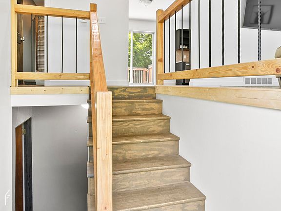 3rd image of 1104 Timber Ln