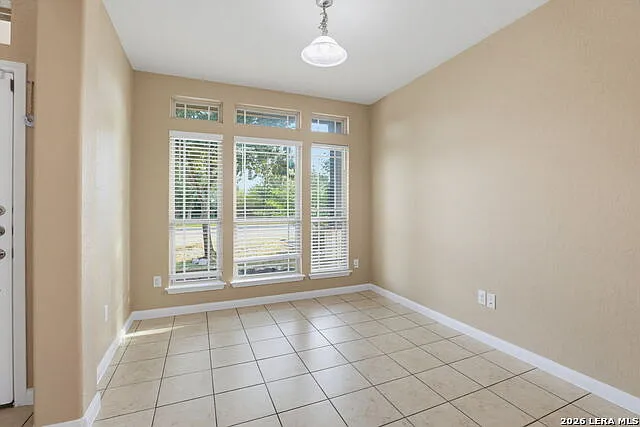 4 bed, 3.5 bath, 2735 sqft, $2,675 — Photo 2
