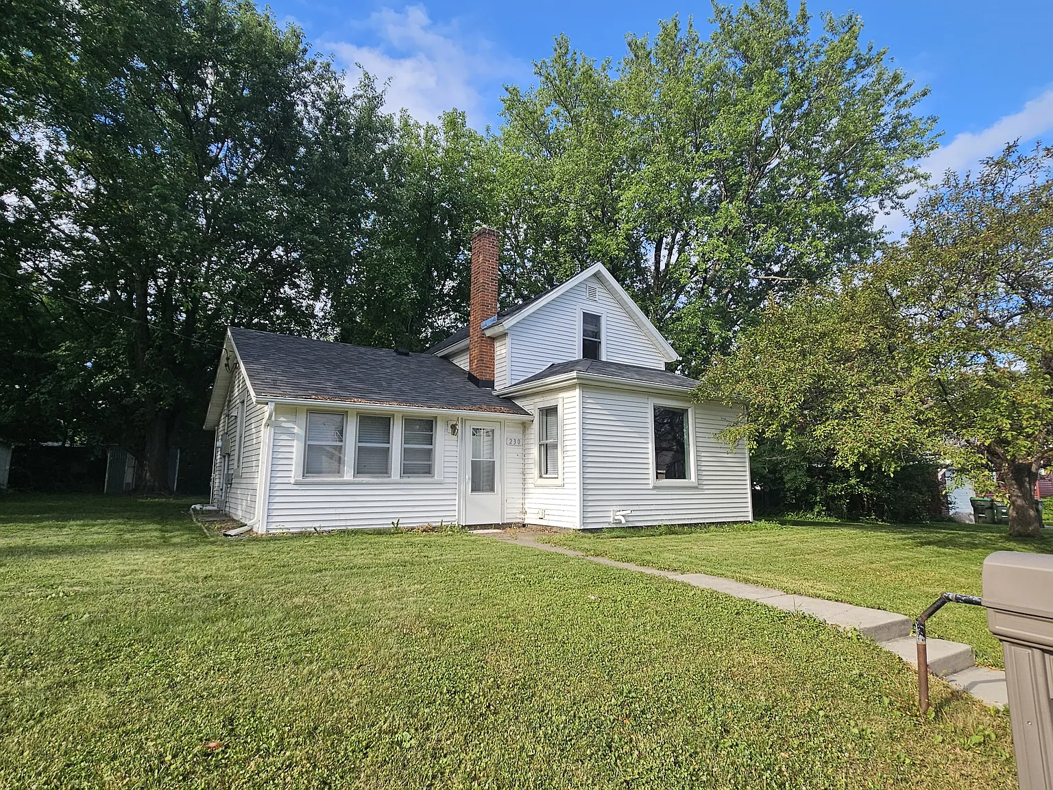 3 bed, 1048 sqft, $1,400 — Photo 3