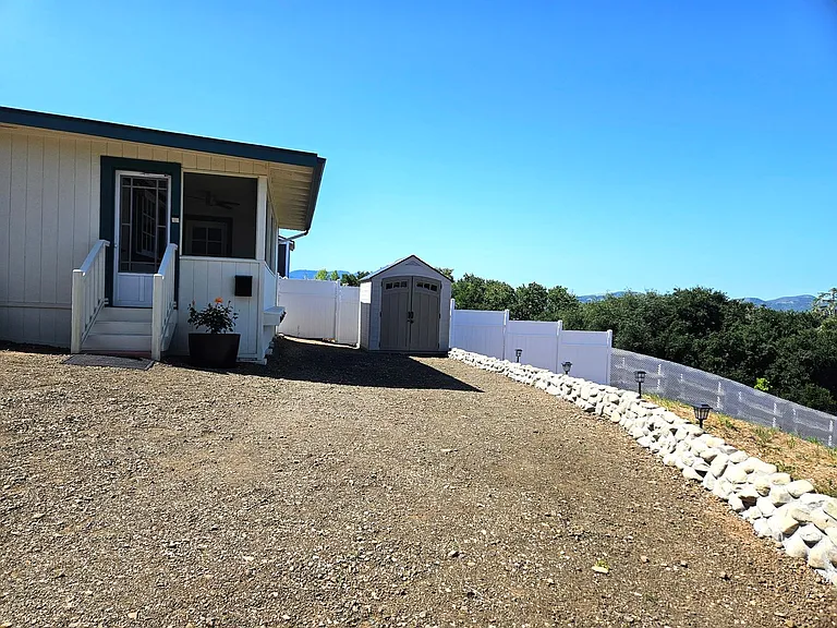 1219 Deer Trail Ln — Photo 20