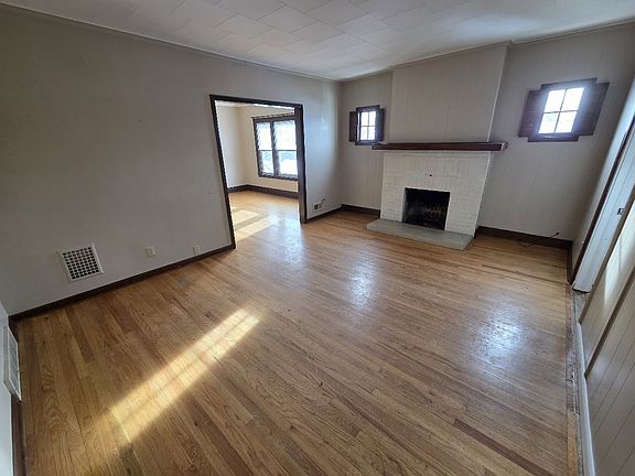 3rd image of 359 Hillsdale Ave Floor 2