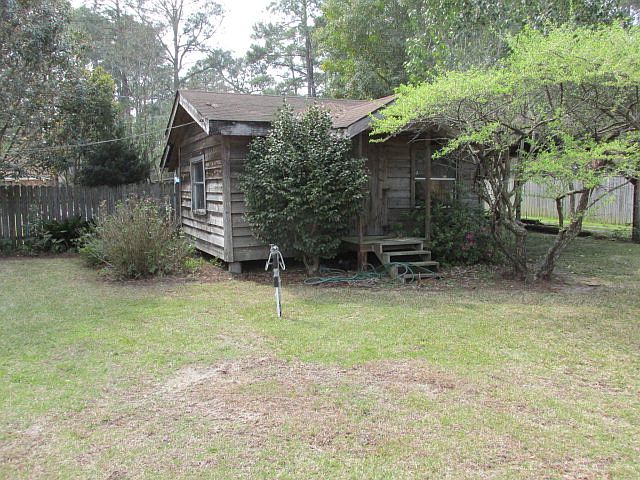 2nd image of 405 Camellia Dr