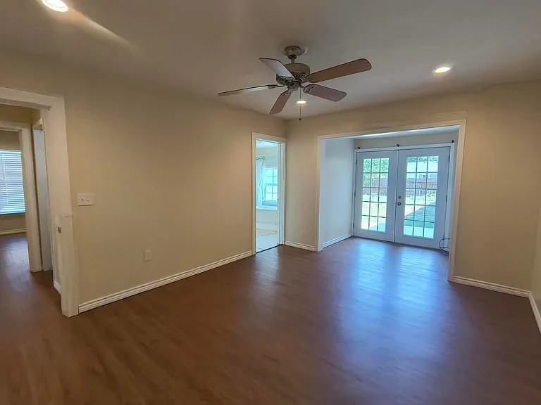 2317 Live Oak St — Photo 4