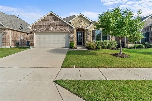 4 bed, 2044 sqft, $6,610 — Photo 2