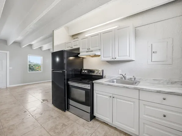 812 19th St APT 4, West Palm Beach, FL 33407