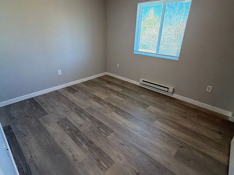 Montclair Apartments — Photo 12
