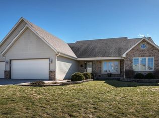 449 S Cottrell Dr, Saukville, WI 53080