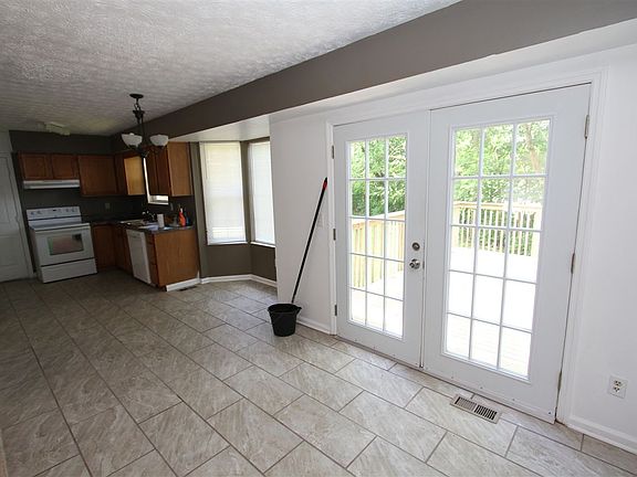 4th image of 21 Willowood Ln
