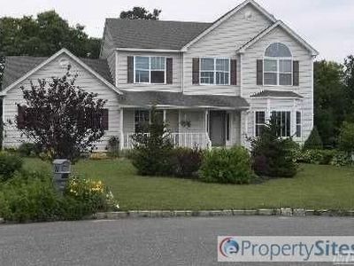 25 Bittersweet Ln, Center Moriches, NY, 11934