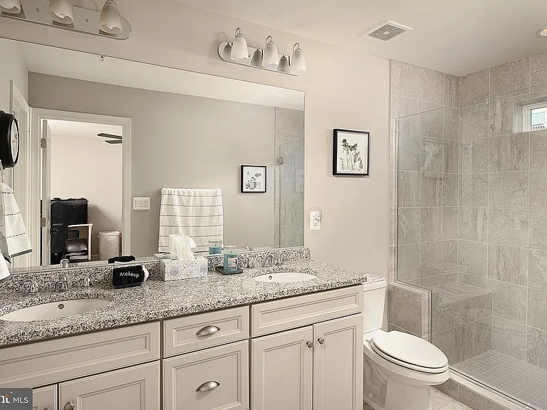 1310 Jackson St #1 — Photo 16