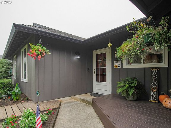 2nd image of 13905 NE 82nd St