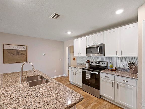 5th image of 5711 Guinevere Ln