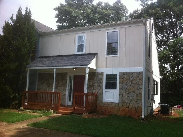 3 bed, 1364 sqft, $1,945 — Photo 1