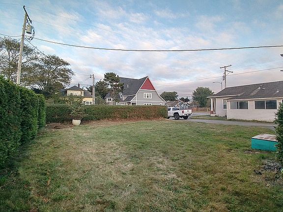 5th image of 434 E St