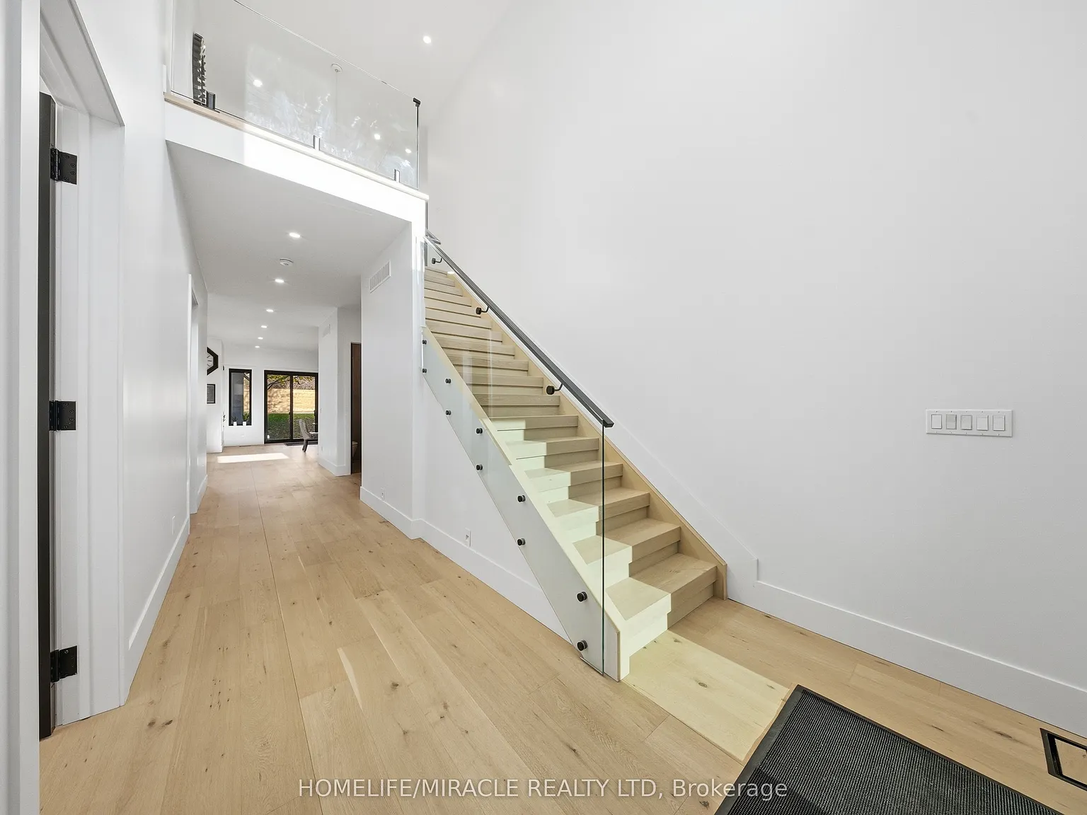 5 bed, $9,500 — Photo 2