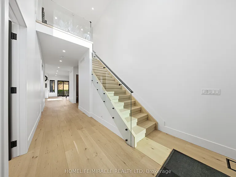 1653 Glenburnie Rd — Photo 2