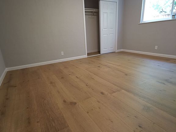 5th image of 249 Florence St