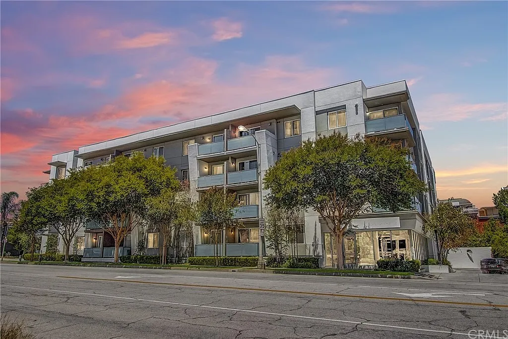 1 bed, 690 sqft, $2,690 — Photo 1