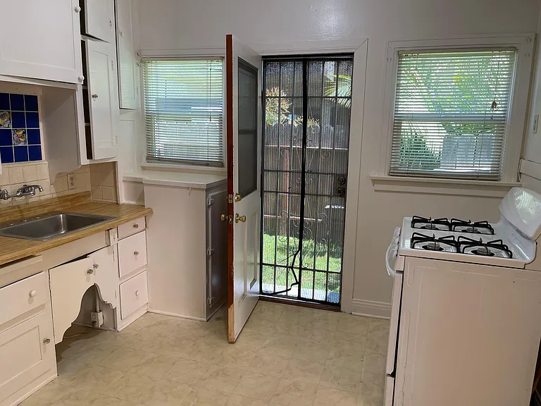 764 Coronado Ave — Photo 13