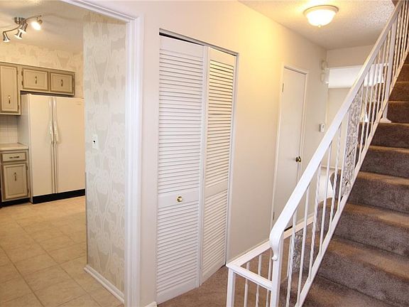 5th image of 10003 W 95th St