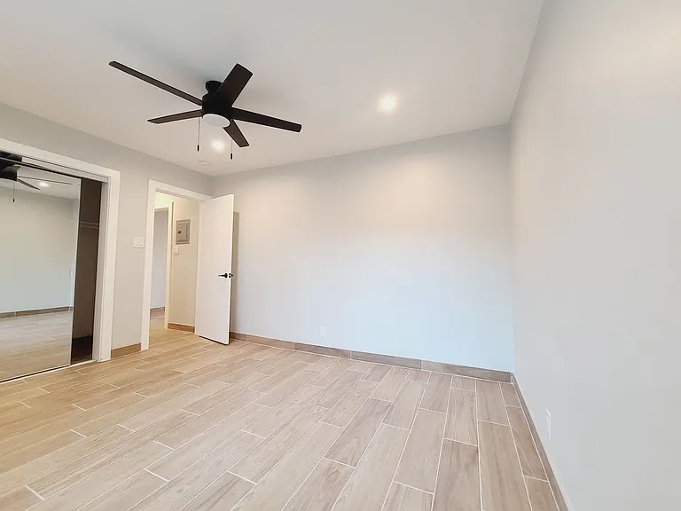 1819 S Manhattan Pl — Photo 7