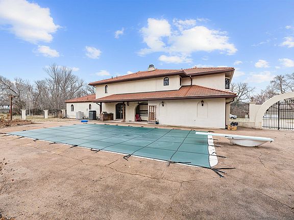 3rd image of 2041 Ridgeview Rd