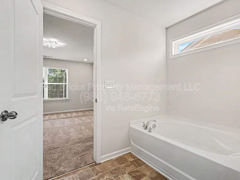 6018 Weddington Pointe Dr — Photo 18