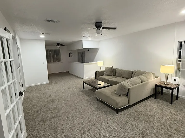 105 E 11th St #3 — Photo 3