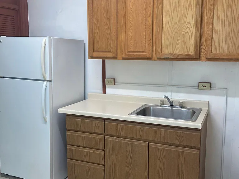 119 E 5th St #2 — Photo 11