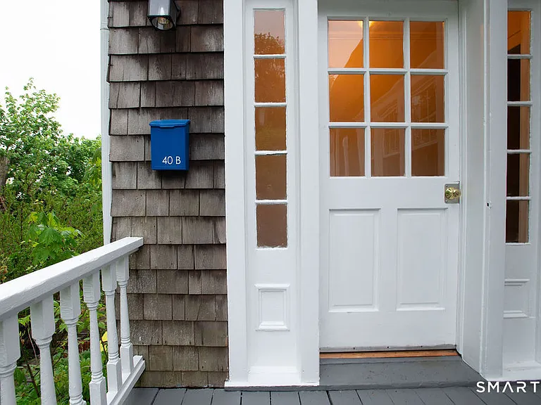 40 Seminary St #B — Photo 2