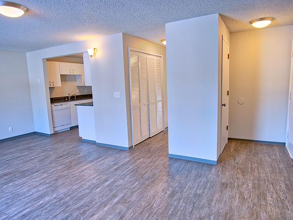 5th image of 1302 NW Knoxville Blvd APT 203