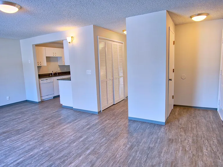1302 NW Knoxville Blvd #203 — Photo 5