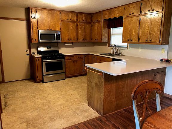 4th image of 302 Windsong Ln