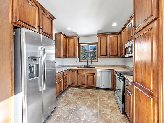 2nd image of 1320 Cardinal Ln