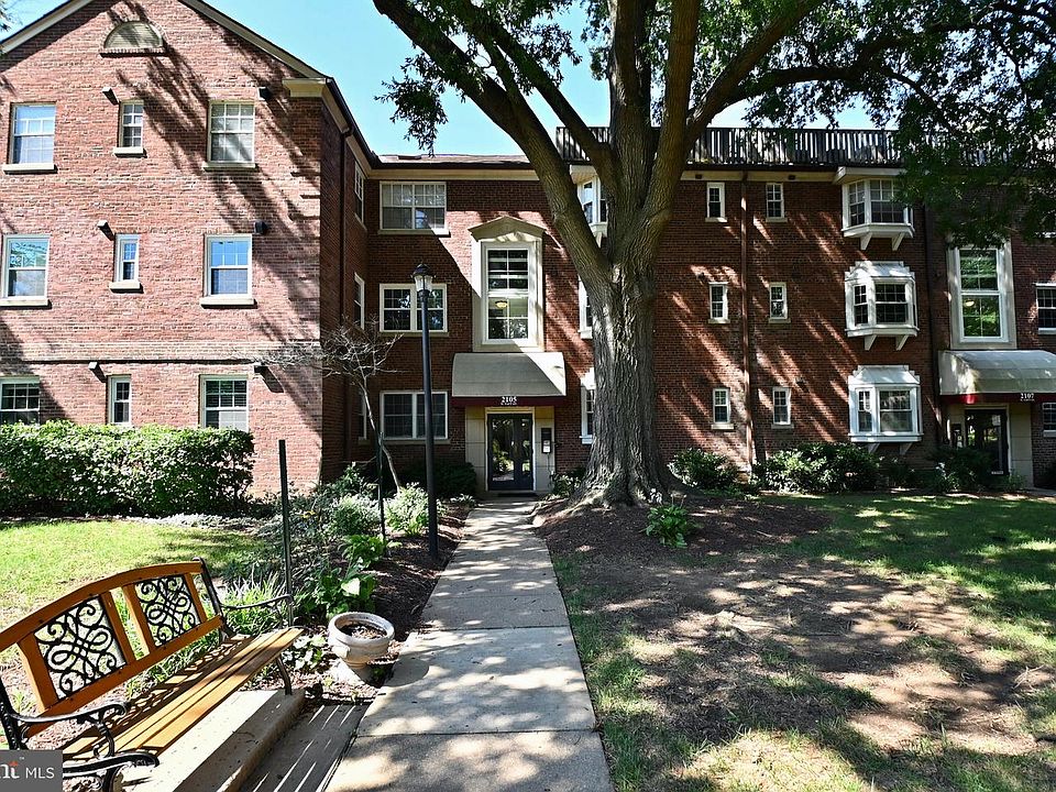 1st image of 2105 N Taft St APT 3