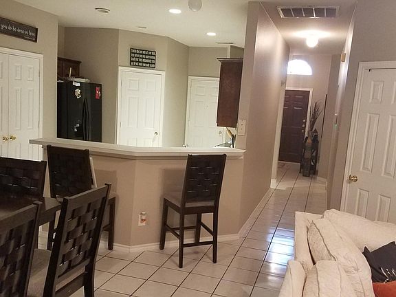 3rd image of 933 Churchhill Dr