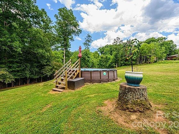 3rd image of 106 Parker Ln