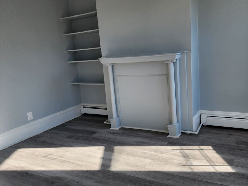 1st image of 165 Oliver Ave #2F