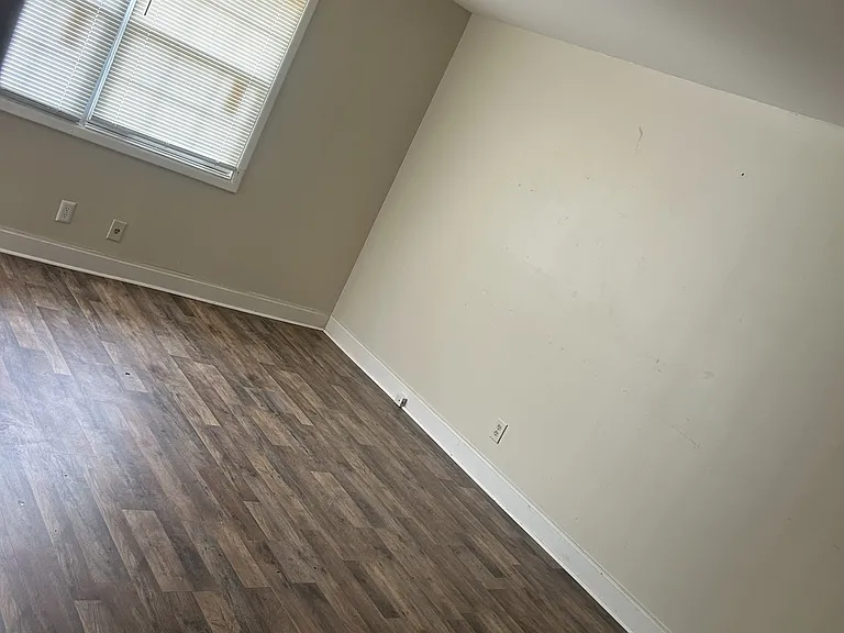 523 Cleveland St — Photo 5