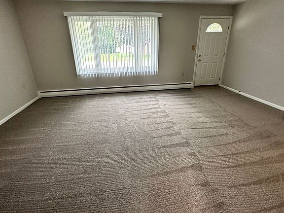 3rd image of 11 Oakwood Cir