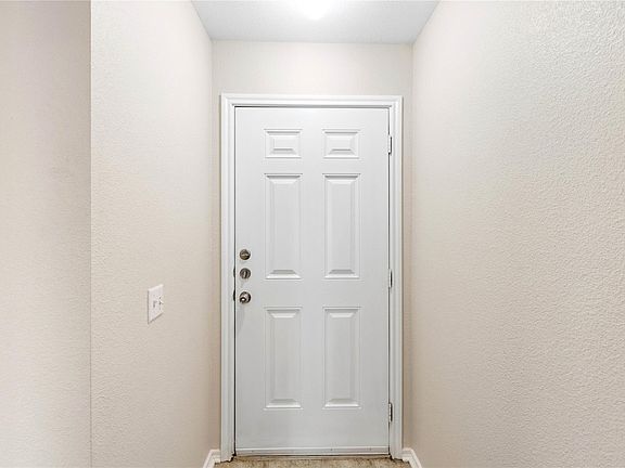 5th image of 221 Ames Cv