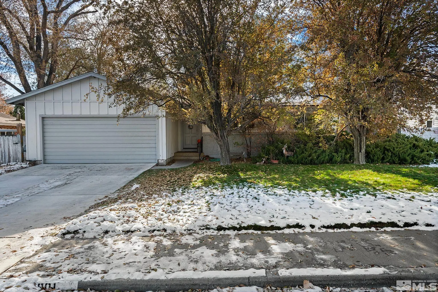 901 Jeanell Dr photo 1