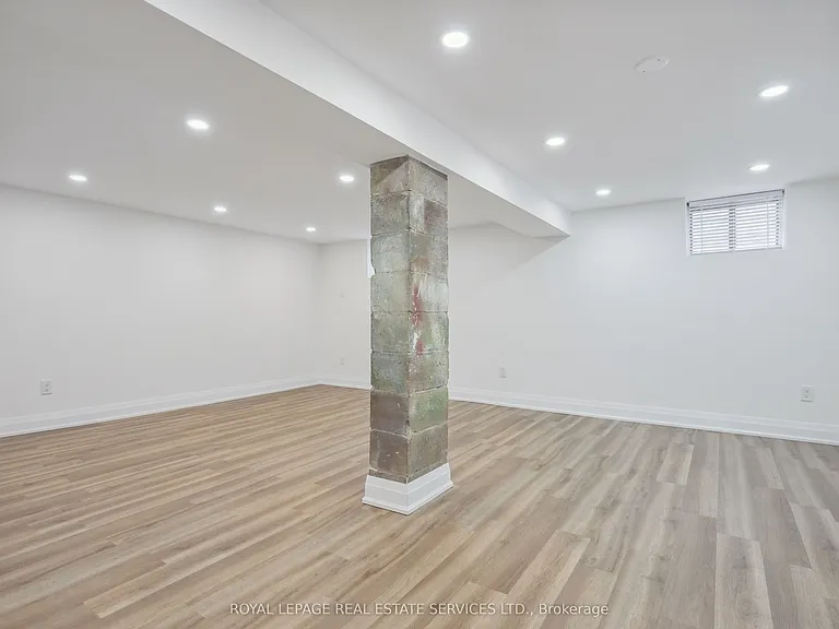 21 Holbrooke Ave — Photo 25