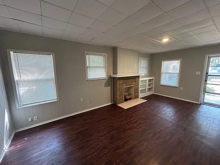 2505 Proctor Ave — Photo 3