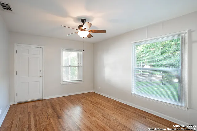 349 Irvington Dr — Photo 9