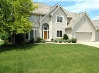 1103 Norton Dr, Papillion, NE 68046