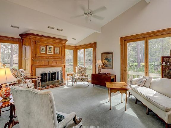 3rd image of 6 Spring Hill Ln