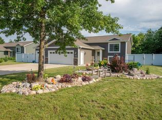 808 Stone Ridge Dr, Mosinee, WI 54455