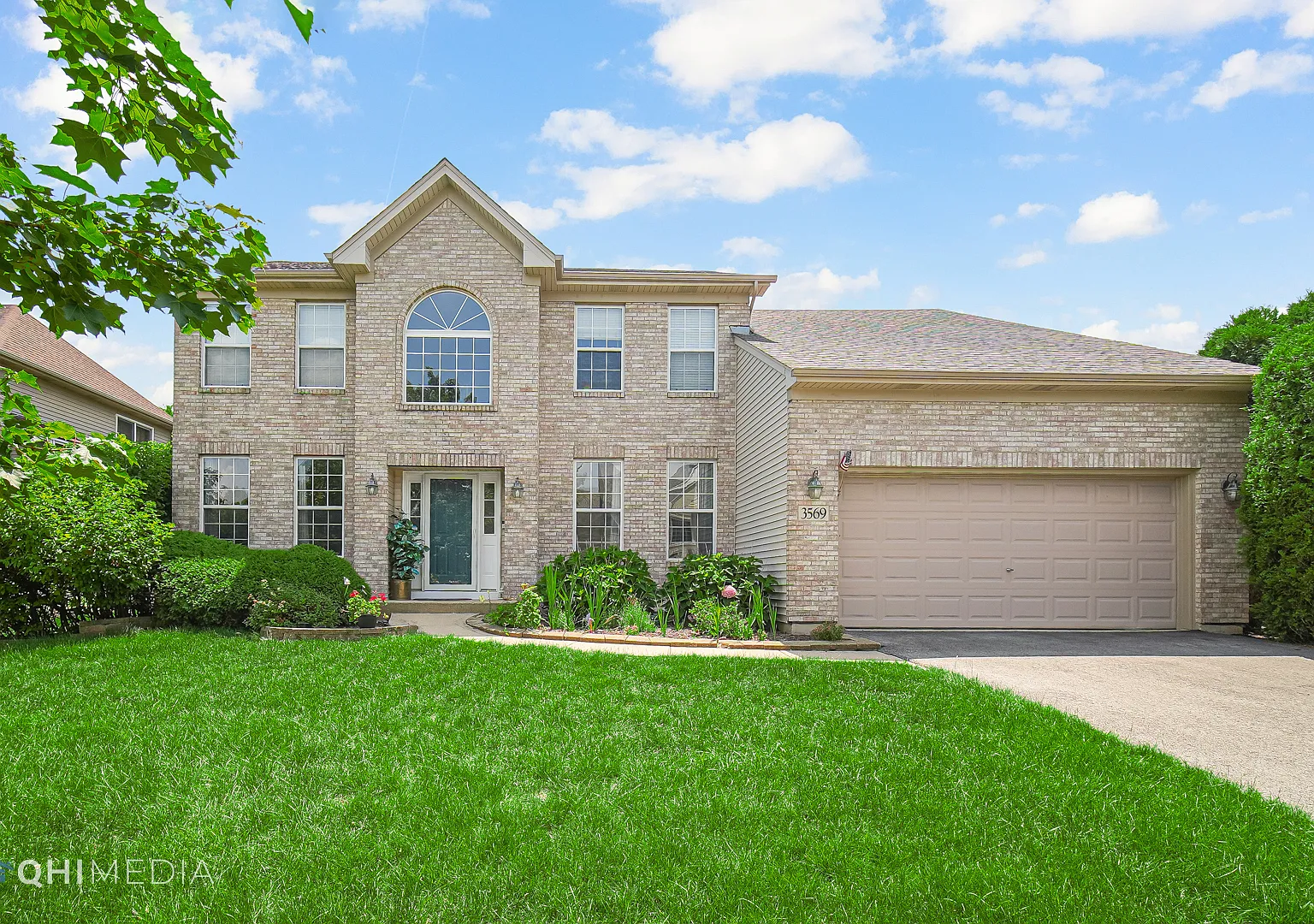 4 bed, 2.5 bath, 2574 sqft, $3,595 — Photo 2