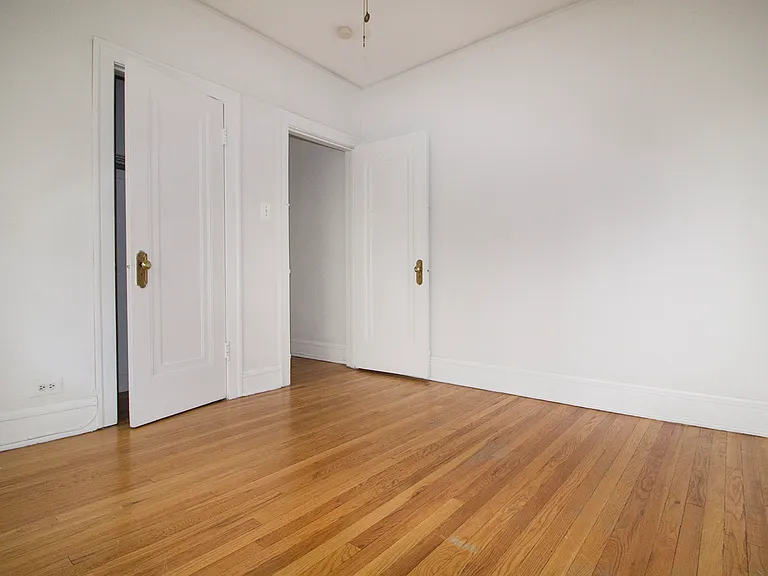 532 - Bedroom